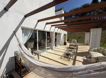 Casa · 300m² · 3 Quartos · 4 Vagas · Chacára com 5.000m², 3 suítes, sala com lareira,