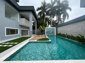 Casa · 940m² · 5 Quartos · 4 Vagas · Casa Triplex de Alto Padrão no Santa Mônica Jardins | 5 Suítes e Lazer Completo