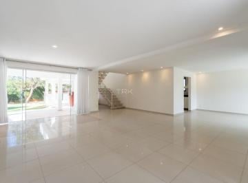 Casa · 630m² · 4 Quartos · Algumas casas fazem você querer sair menos de casa.