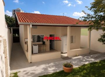 Casa · 93m² · 2 Quartos · 2 Vagas · Linda casa com excelente localização no Jardim Satélite, próximo ao shopping Vale Sul e shopping Ori