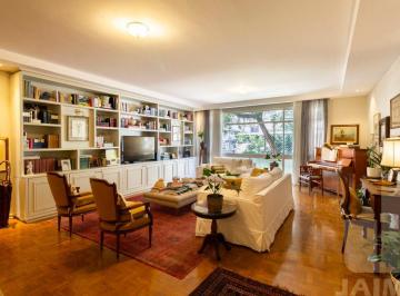 Apartamento · 210m² · 2 Quartos · 2 Vagas · Apartamento totalmente reformado à 50 metros Shopping Higienópolis, vista para o Jardim.