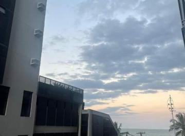Apartamento · 105m² · Edifício Itamaraty - Apartamento reformado com vista lateral para o mar/Prédio frente mar
