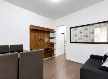 Apartamento · 64m² · 2 Quartos · Apartamento mobiliado com 2 quartos e sacada no coração do Centro de Florianópolis