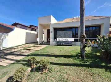 Casa · 540m² · 3 Quartos · 5 Vagas · Casa 3 Suítes, sendo uma Master, Escritório, Área Gourmet e Piscina em Condomínio fechado no Campoli