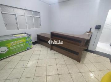 Comercial · 160m² · 1 Vaga · Casa comercial disponível para locação no bairro Martins em Uberlândia-MG