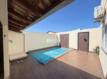 Casa · 140m² · 3 Quartos · 2 Vagas · Casa residencial com 3 quartos com armários sendo 1 suíte e área de lazer com piscina e churrasqueir