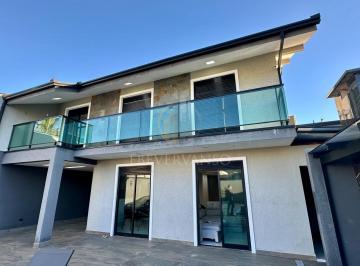 Casa · 198m² · 4 Quartos · 2 Vagas · Sobrado em Centro, Guaratuba com 4 Dormitórios e 2 Suítes