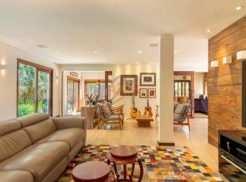 Casa · 261m² · 3 Quartos · 4 Vagas · Casa de 3 Quartos à Venda no Condomínio Parque das Castanheiras | Santa Felicidade Curitiba