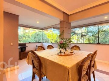 7490ebd3 · Apartamento, 3 dormitórios, 165.52 m², em Petrópolis