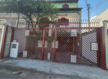 Casa · 178m² · 5 Quartos · 3 Vagas · Vendo Sobrado com 02 andares - QR 404 - 05 quartos, 03 banheiros.