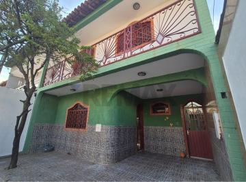 Casa · 178m² · 5 Quartos · 3 Vagas · Vendo Sobrado com 02 andares - QR 404 - 05 quartos, 03 banheiros.Aceita Financiamento!