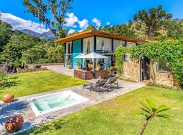 Casa · 340m² · 4 Quartos · 3 Vagas · Casa com 4 quartos no Carangola, Petrópolis