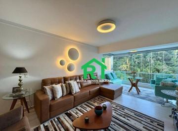 Sala · Apartamento à beira mar com 4 quartos (4 suítes), 2 vagas e lazer à venda em Pitangueiras, Guarujá
