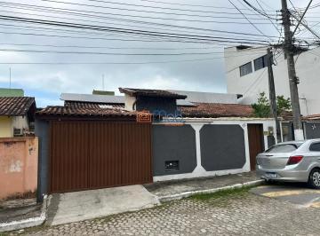 Casa · 91m² · 3 Quartos · 1 Vaga · Casa ampla com 3 quartos, sendo 1 suíte com banheira.