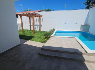 Foto 01 · Casa isolada à venda em Itanhaém, 3 dormitórios (2 suítes), piscina, porcelanato e 100m da praia no 
