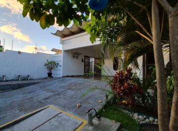 Casa de 4 quartos, João Pessoa · CASA EM JAGUARIBE, ESPAÇOSA, CONFORTO, SEGURANÇA É CHEIA DE PERSONALIDADE