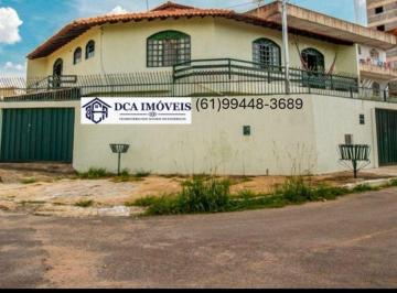 Casa de 6 quartos, Samambaia · Vendo Sobrado de esquina próximo ao metrô QR 104