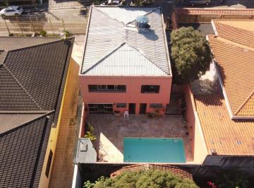 Casa · 268m² · 3 Quartos · 3 Vagas · Sobrado à Venda na Vila Galvão, Guarulhos - 268m² com piscina