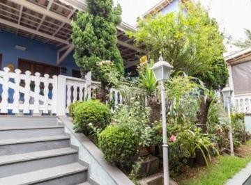 Casa · 1212m² · 3 Quartos · 5 Vagas · Casa de Alto Padrão à Venda com Piscina , hidro e jardim - Próxima ao centro de