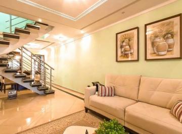 Casa · 180m² · 5 Quartos · 3 Vagas · Casa à Venda com 5 Quartos e Quintal - Próx. Hospital Jesus José e Maria