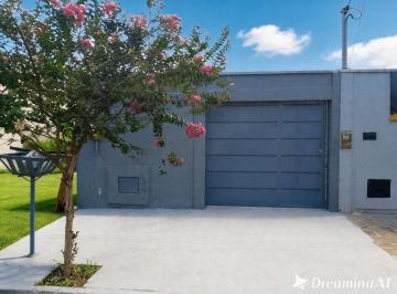 Casa de 2 quartos, Goiânia · Vendo casa usada 02 Qts no Residencial Santa Fé, excelente localização e acabamento.