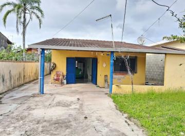Casa de 2 quartos, Itanhaém · Casa com 2 quartos e espaço para piscina em Itanhaém.