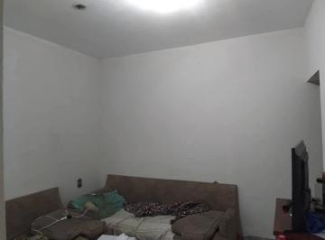 Casa · 300m² · 6 Quartos · 2 Vagas · 2 casas independentes no mesmo quintal cada uma com 2 quartos sendo 1 suíte .