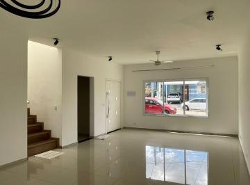 Casa · 163m² · 3 Quartos · 2 Vagas · Casa 3 quartos - Horto Florestal