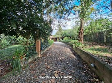 Casa de 2 quartos Venda R$ 1.700.000 · Casa térrea em terreno plano, estilo rústico. 2 suites e piscina. Nova Higienópolis, Jandira