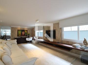 Localizada no charmoso bairro Jardim das Bandeiras, esta casa mobiliada oferece · Casa à Venda - Vila Madalena, 4 Quartos, 700 m2