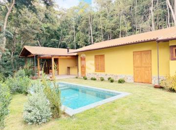 Casa de 4 quartos, Petrópolis · Casa à venda fora de condomínio em Itaipava