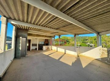 f57cd04f7c3847f5bc69a70adf78c98cb5b3eca6 · Sobrado com 3 Quartos e Churrasqueira à Venda no Jardim Brasil II – Guarujá/SP