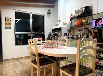 Casa · 220m² · 3 Quartos · 3 Vagas · Sobrado em Campestre