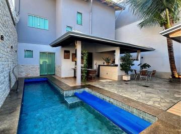 Casa de 4 quartos, Rio de Janeiro · Casa com 410 metros², 4 quartos, piscina e churrasqueira em Jardim Botânico - RJ