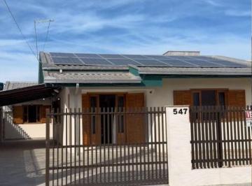 Casa · 117m² · 2 Quartos · 4 Vagas · Casa Mobiliada sozinha no terreno com 1 suíte + 2 dormitórios á 500 metros do ma