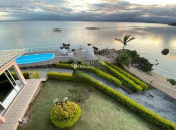 Casa · 300m² · 3 Quartos · 8 Vagas · Auxiliadora Predial aluga Casa de 3 quartos mobiliada com frente mar no bairro Sambaqui, em Florianó