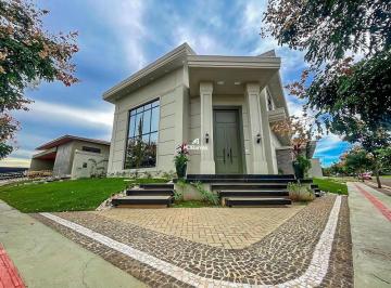 Casa · 450m² · 3 Quartos · 2 Vagas · Casa alto padrão à venda no Condomínio Riviera em Dourados MS