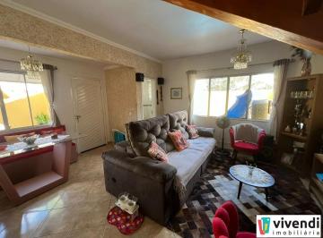 Casa · 154m² · 4 Quartos · 3 Vagas · SOBRADO COM 4 QUARTOS E PISCINA À VENDA NO BAIRRO DA COLÔNIA!