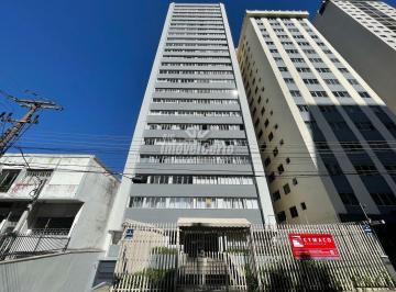 Apartamento · 82m² · 2 Quartos · 1 Vaga · Apartamento amplo no Centro de Curitiba | Espaço,