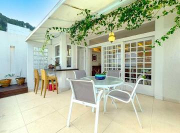 Apartamento · 216m² · 3 Quartos · 1 Vaga · 
                                Cobertura Duplex pronta pra morar com vista livre na Gávea!!! 
    