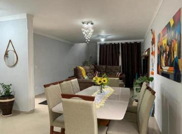 Casa · 339m² · 4 Quartos · 4 Vagas · Oportunidade - Casa - Villa Branca - 4 Dormitórios - 339m².