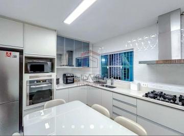 Casa · 160m² · 3 Quartos · 4 Vagas · Sobrado moderno com 160m² MOBILIADO sem comparação