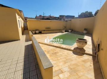 Casa · 250m² · 4 Quartos · 1 Vaga · Casa residencial com 4 quartos sendo 1 suíte disponível para locação no bairro Presidente Roosevelt 