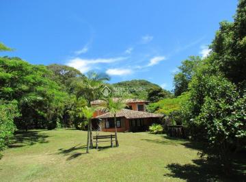 Casa · 400m² · 3 Quartos · Oportunidade de Investimento na Praia de Cima, Pinheira/SC