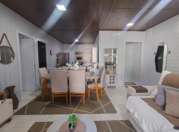 Casa · 70m² · 2 Quartos · 2 Vagas · Casa reformada e mobiliada à venda na Pinheira