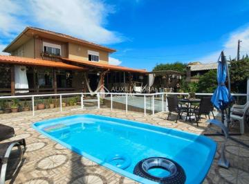 Casa · 220m² · 4 Quartos · 3 Vagas · Charmosa casa com amplo quintal, piscina e espaço gourmet