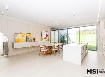 Casa · 264m² · 3 Quartos · 4 Vagas · Casa Contemporânea com 263 m² Privativos, 3 Suítes e Terraço Exclusivo no Reserva Bonvini