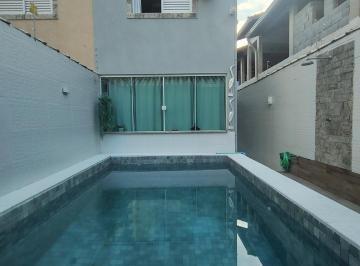 Casa · 150m² · 3 Quartos · 2 Vagas · Sobrado  em Aviação - Praia Grande, SP