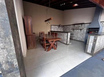 Casa · 300m² · 3 Quartos · 2 Vagas · Casa a venda no Jardim Itamar com 03 quartos, sendo 01 suíte com closet e banheira e ampla varanda g