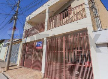 Casa · 217m² · 4 Quartos · 2 Vagas · Se Localização Importa para Você, Este Sobrado de 216 m² Merece sua Atenção!